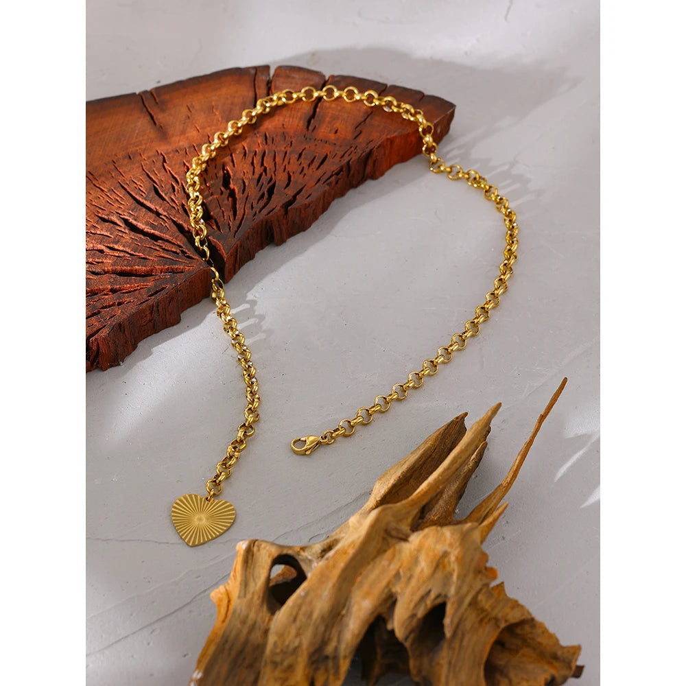Jolie Pendant Necklace