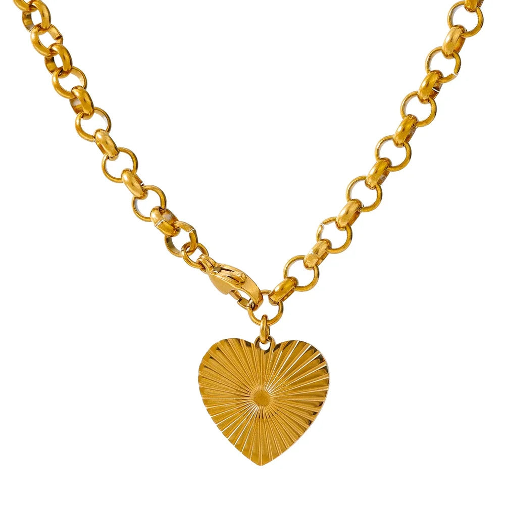 Jolie Pendant Necklace